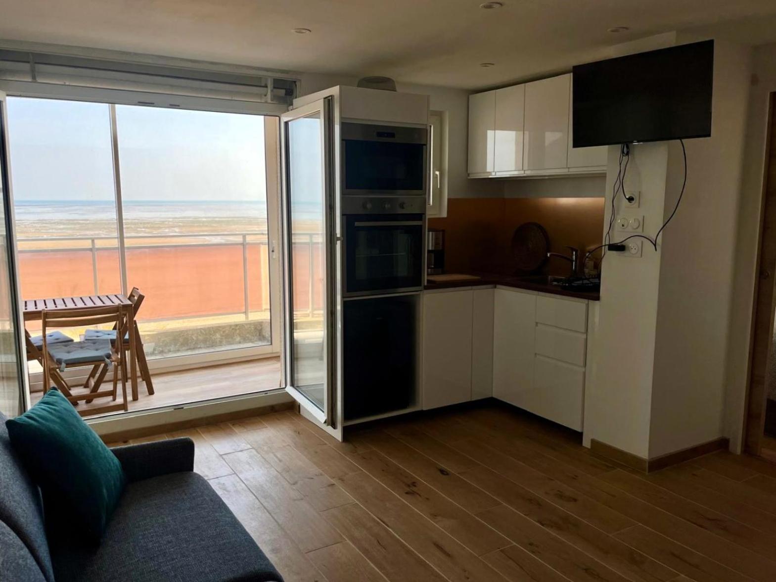 Mettons Les Voiles - Appt Vue Mer Avec Loggia Bernieres-sur-Mer Luaran gambar