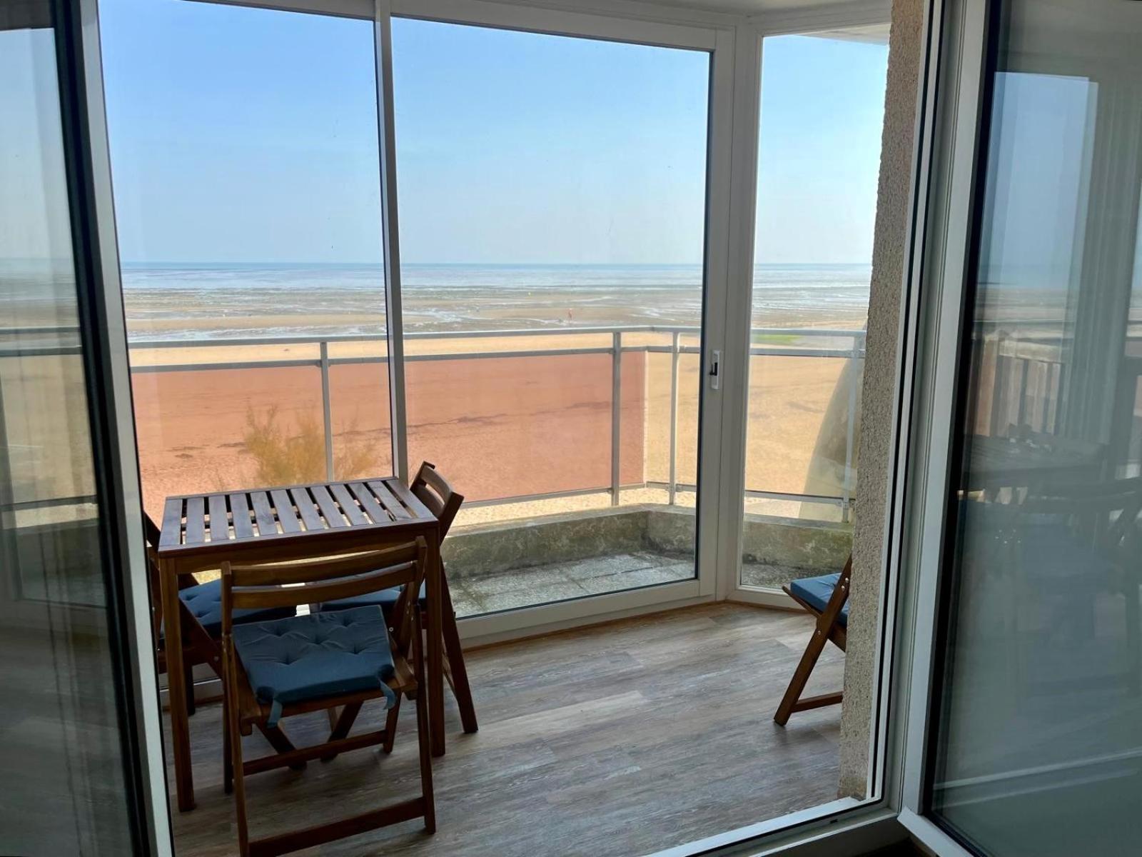 Mettons Les Voiles - Appt Vue Mer Avec Loggia Bernieres-sur-Mer Luaran gambar