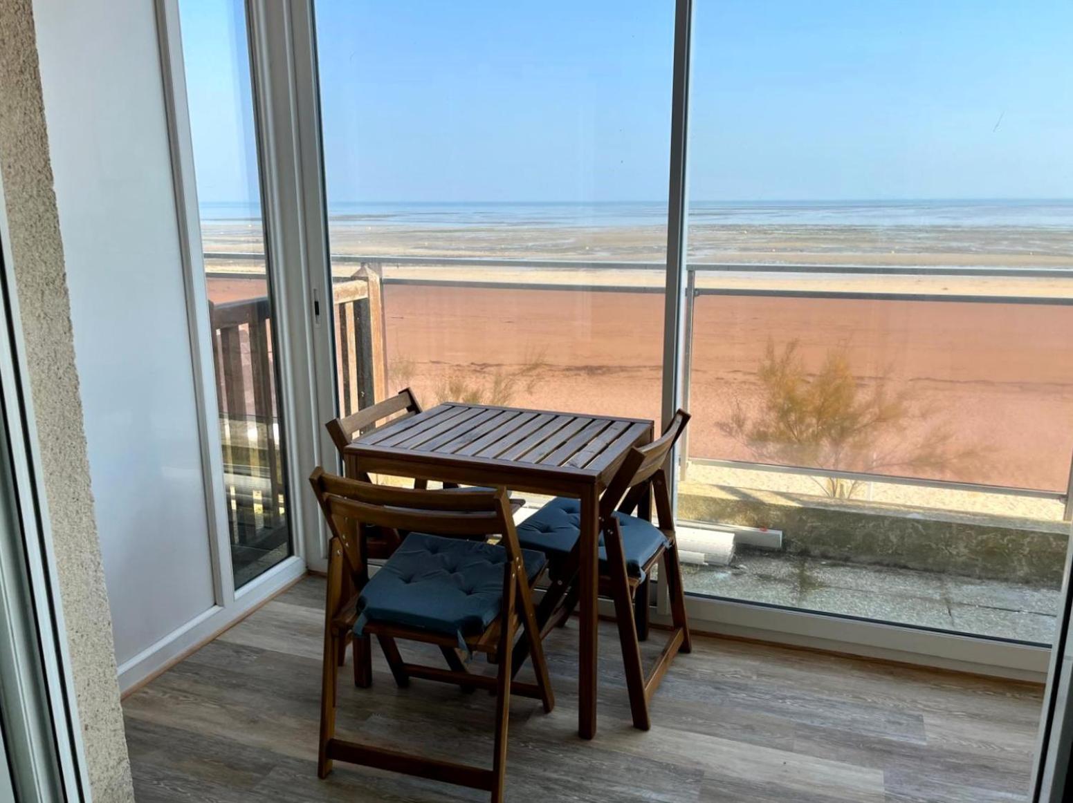 Mettons Les Voiles - Appt Vue Mer Avec Loggia Bernieres-sur-Mer Luaran gambar