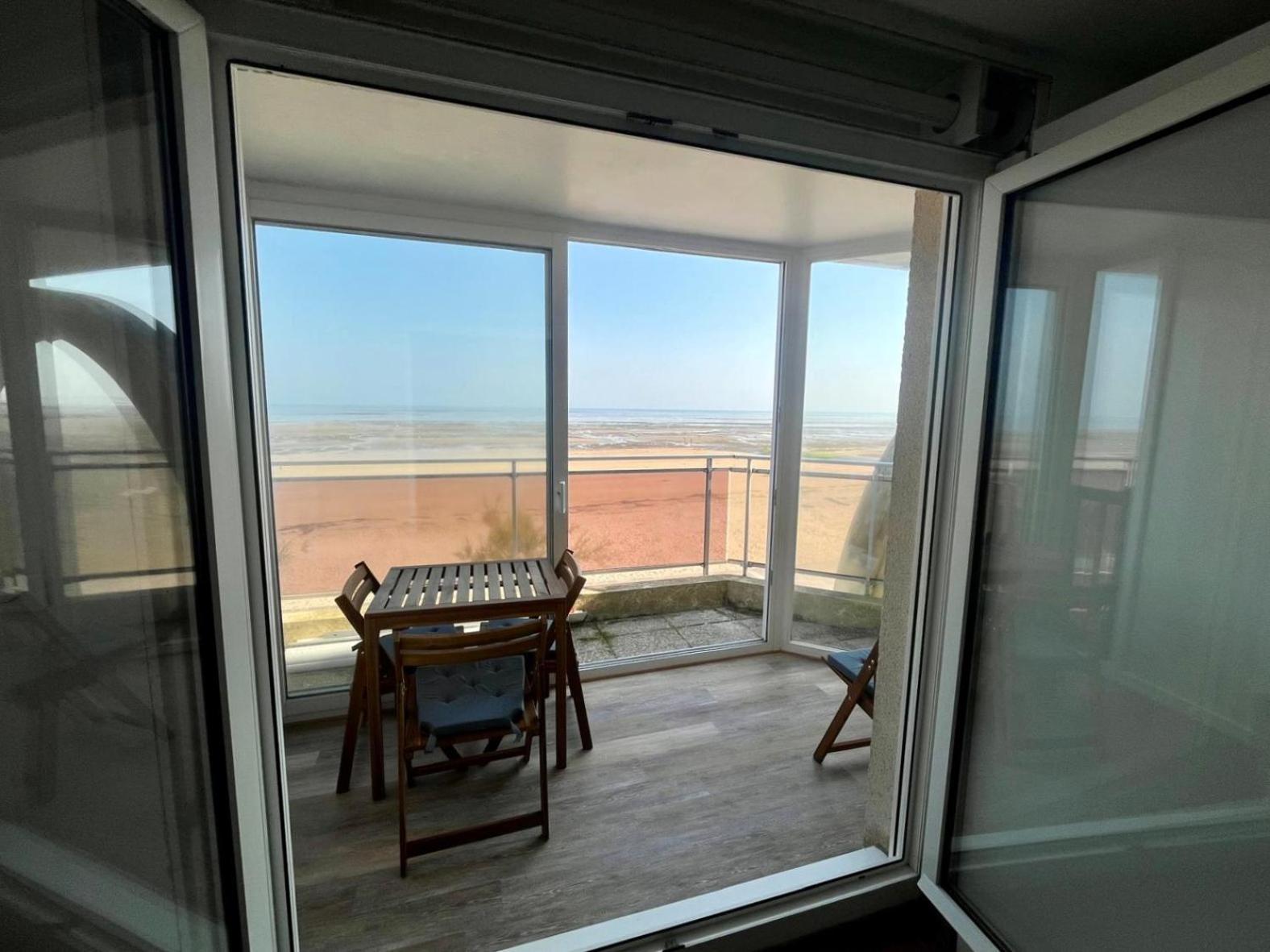 Mettons Les Voiles - Appt Vue Mer Avec Loggia Bernieres-sur-Mer Luaran gambar