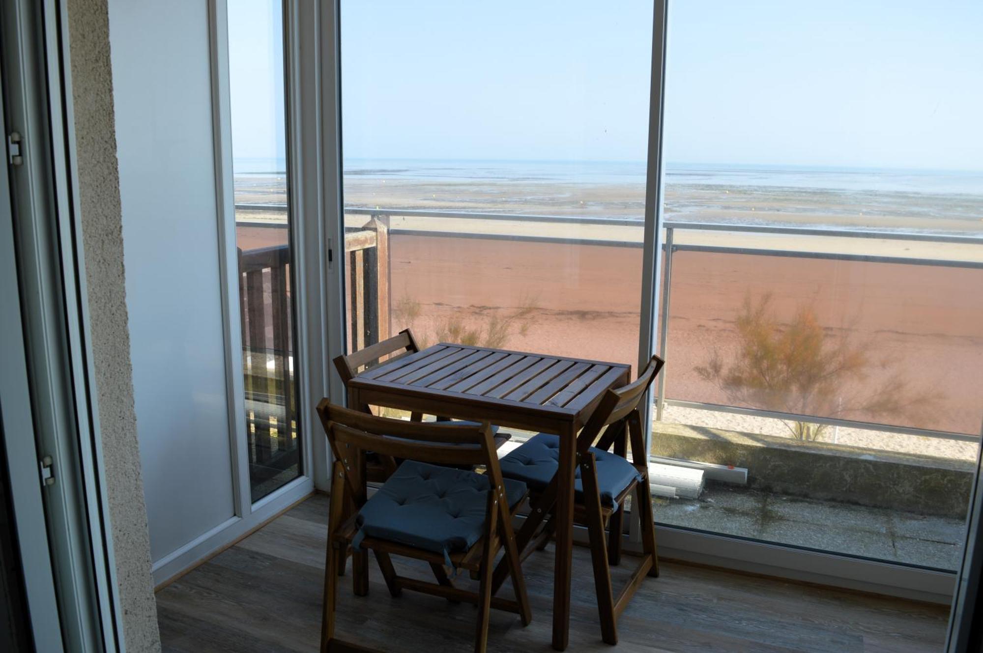 Mettons Les Voiles - Appt Vue Mer Avec Loggia Bernieres-sur-Mer Luaran gambar