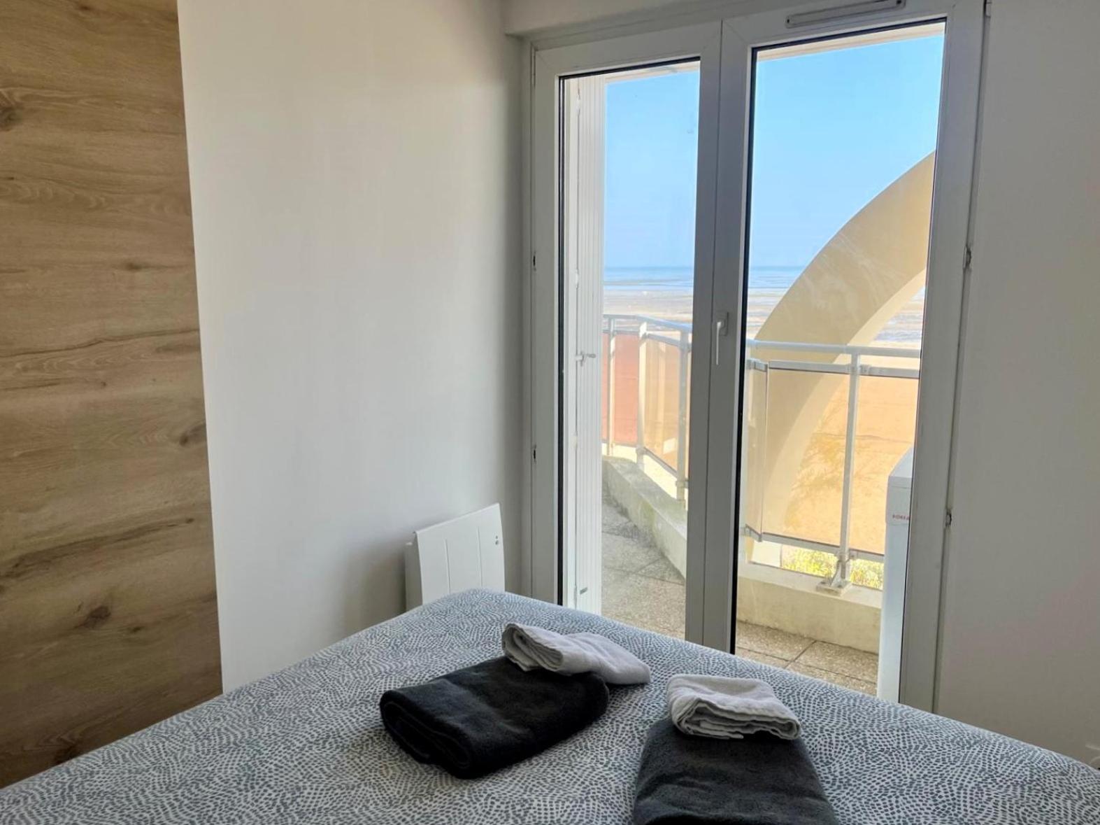 Mettons Les Voiles - Appt Vue Mer Avec Loggia Bernieres-sur-Mer Luaran gambar