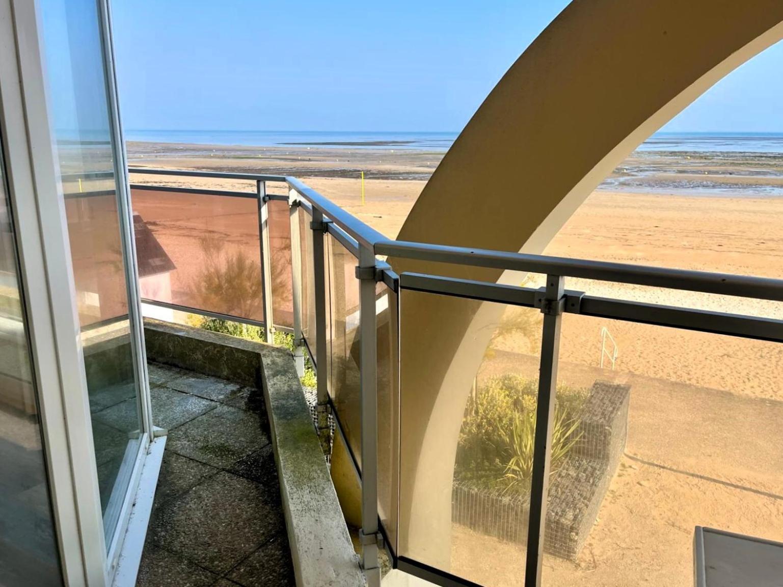 Mettons Les Voiles - Appt Vue Mer Avec Loggia Bernieres-sur-Mer Luaran gambar