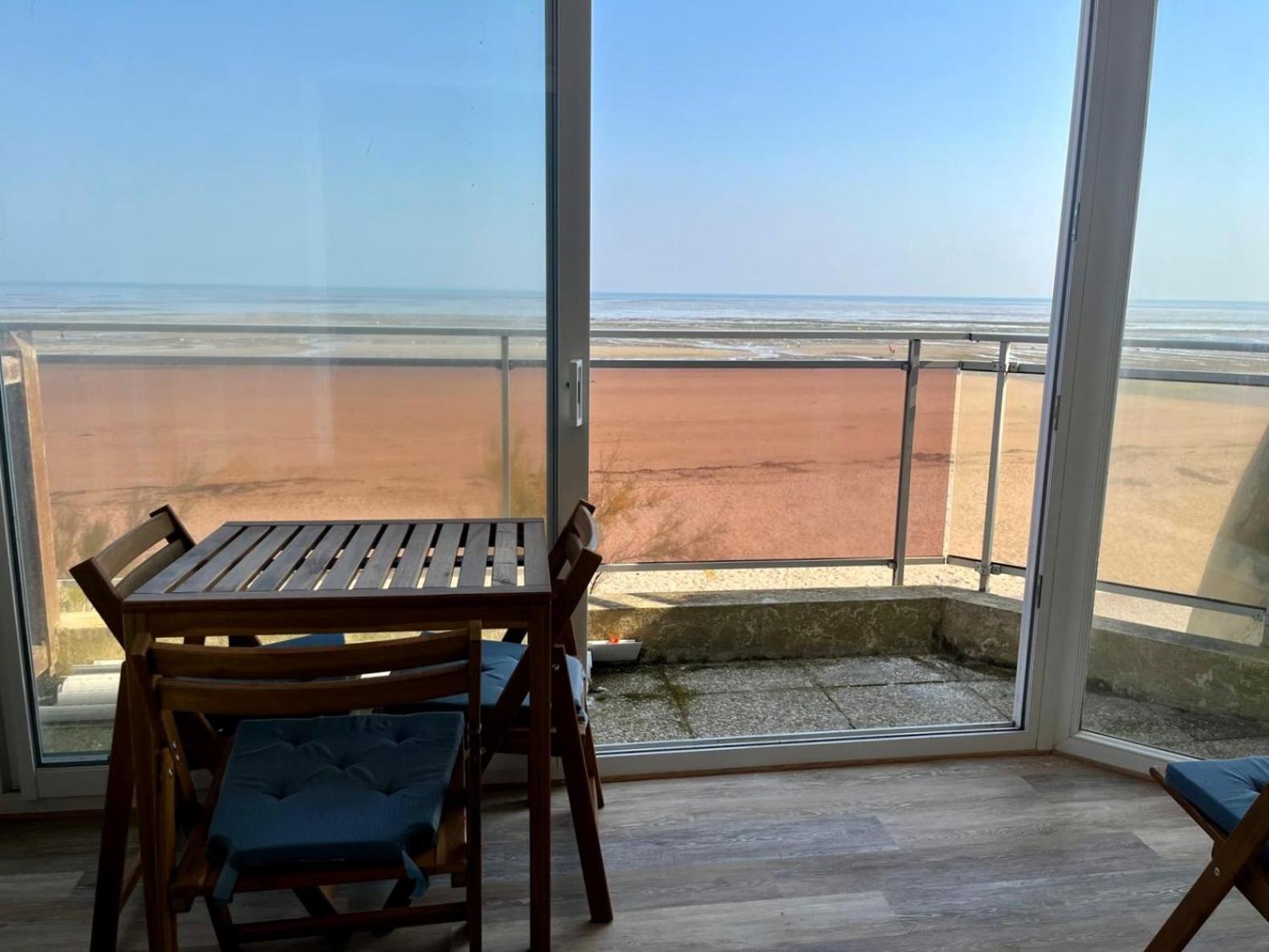 Mettons Les Voiles - Appt Vue Mer Avec Loggia Bernieres-sur-Mer Luaran gambar