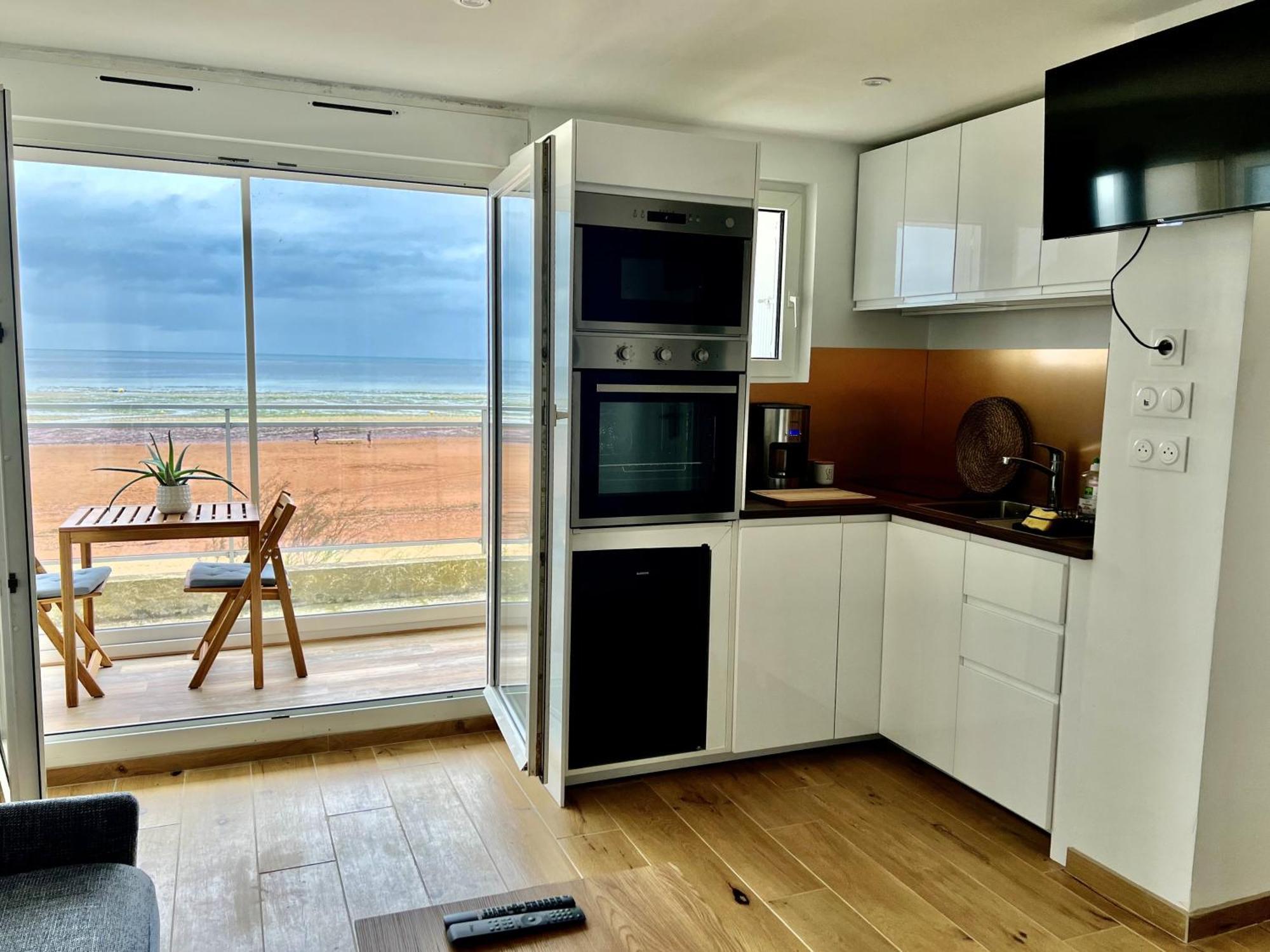 Mettons Les Voiles - Appt Vue Mer Avec Loggia Bernieres-sur-Mer Luaran gambar
