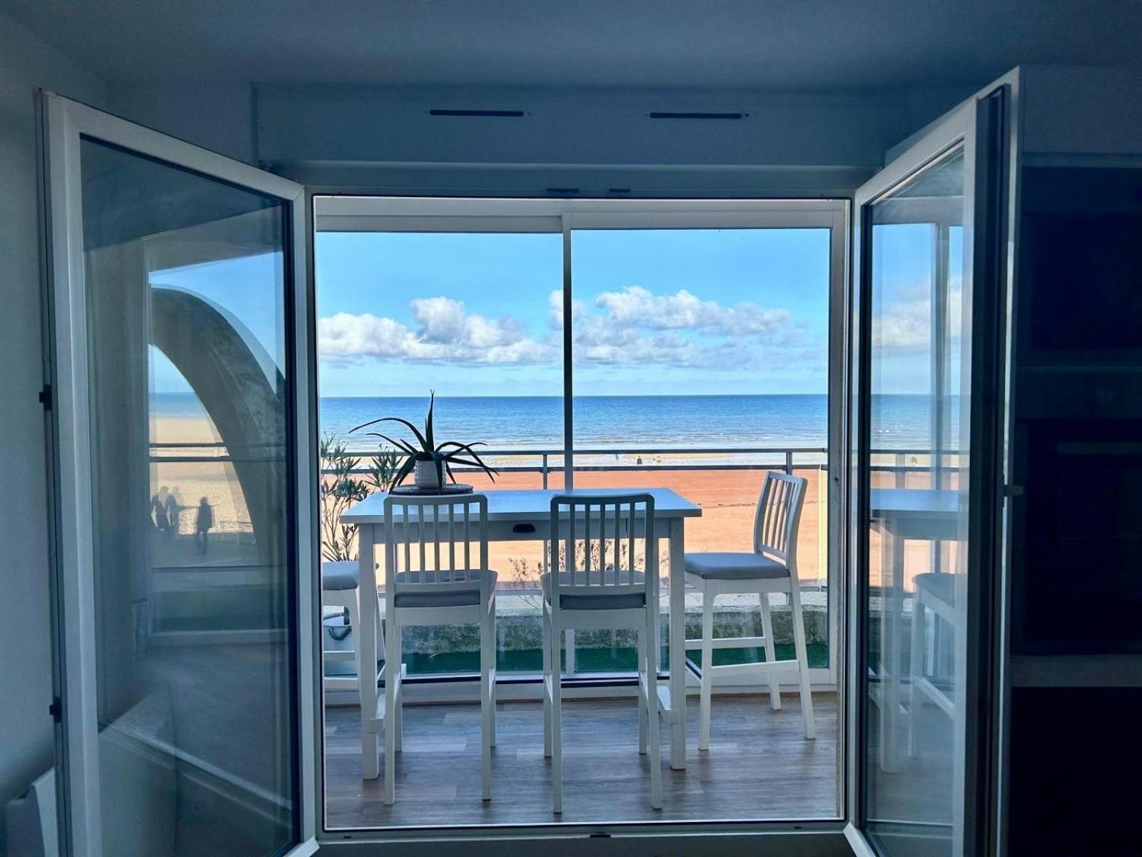 Mettons Les Voiles - Appt Vue Mer Avec Loggia Bernieres-sur-Mer Luaran gambar